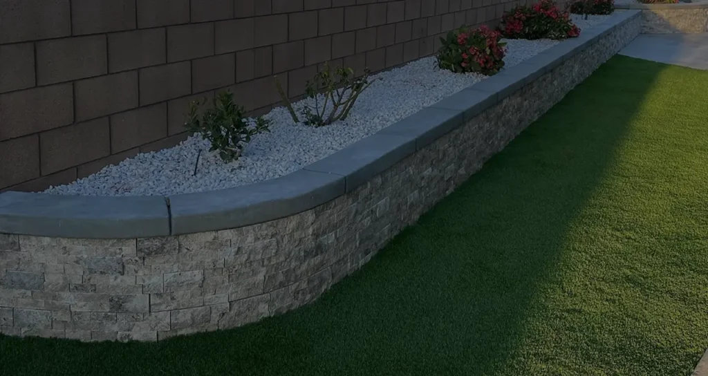 backyard-landscape-retaining-wall-construction-02-ultimate-pro-landscaping-coachella-valley